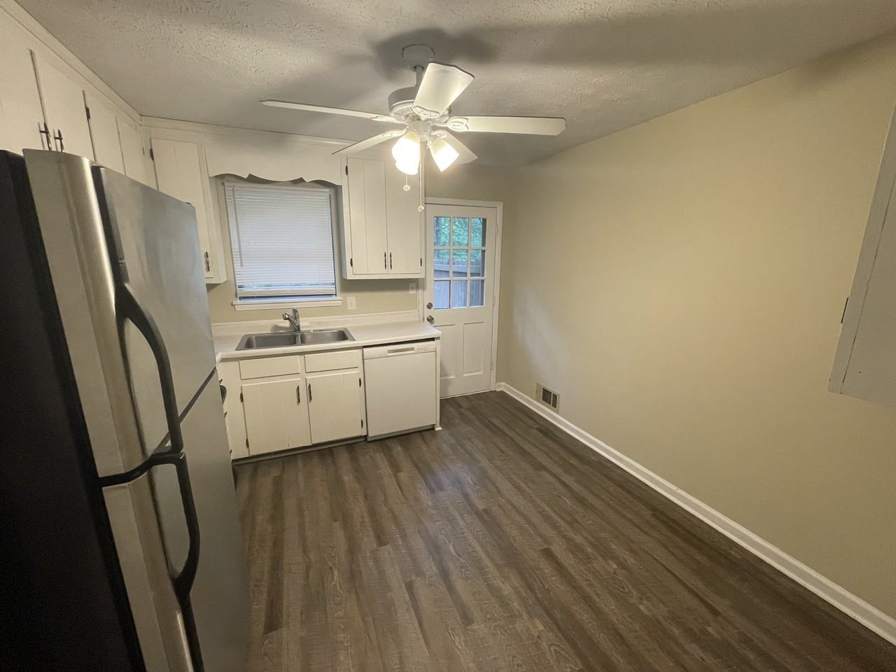 1060 1060/1062 Sourwood Ct #1060 - Photo 6 of 11