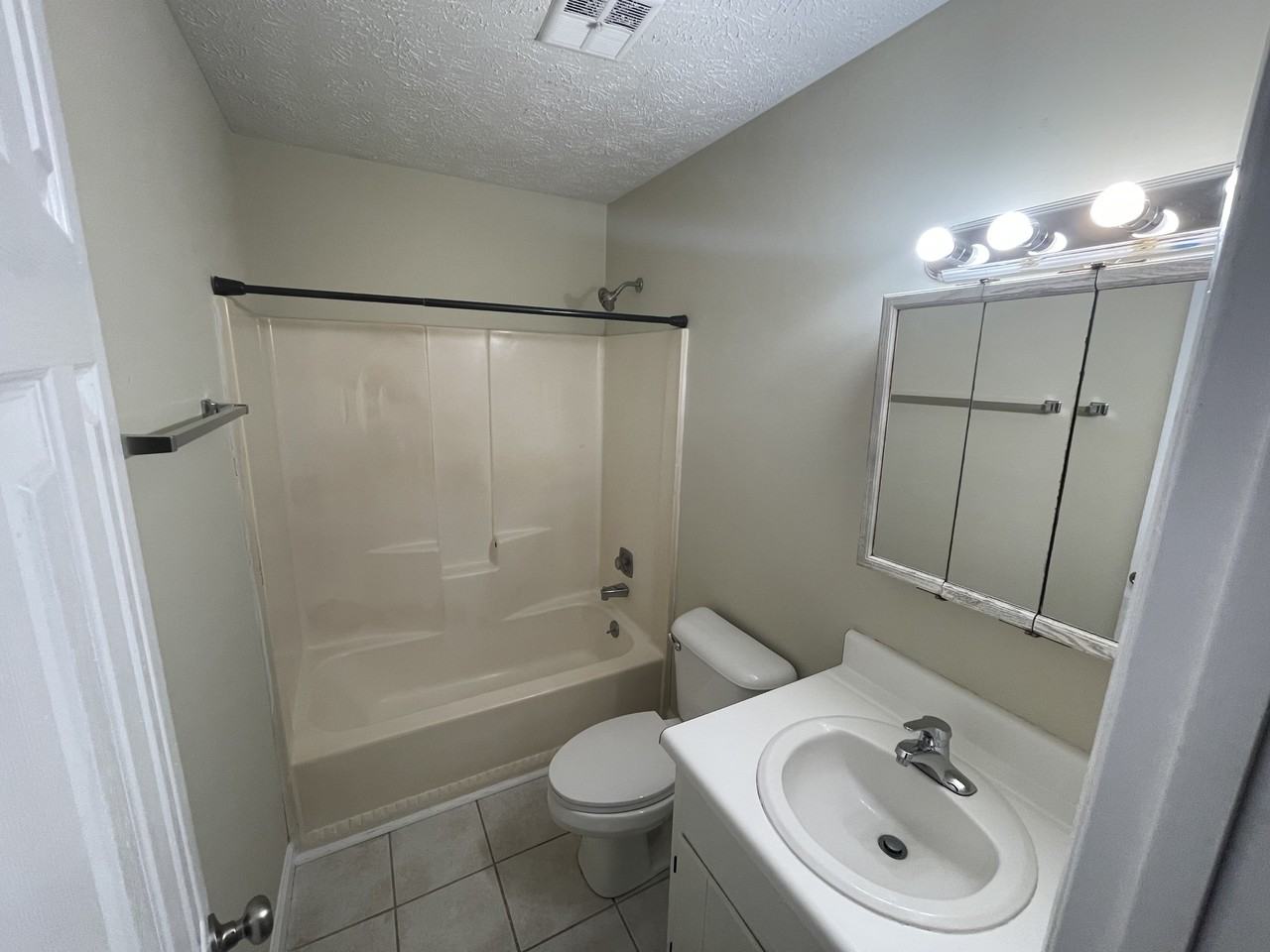 1060 1060/1062 Sourwood Ct #1060 - Photo 2 of 11