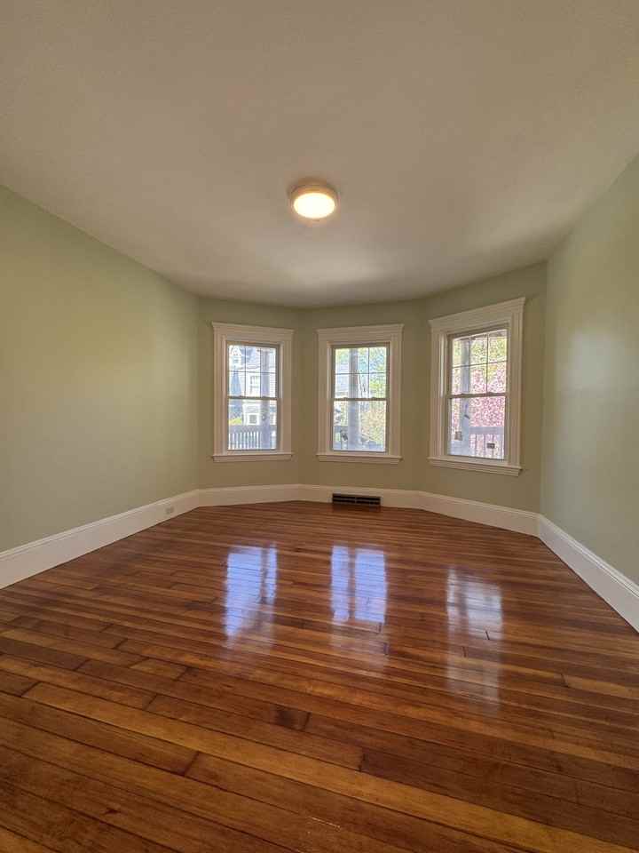 294 Park St - Photo 3 of 7