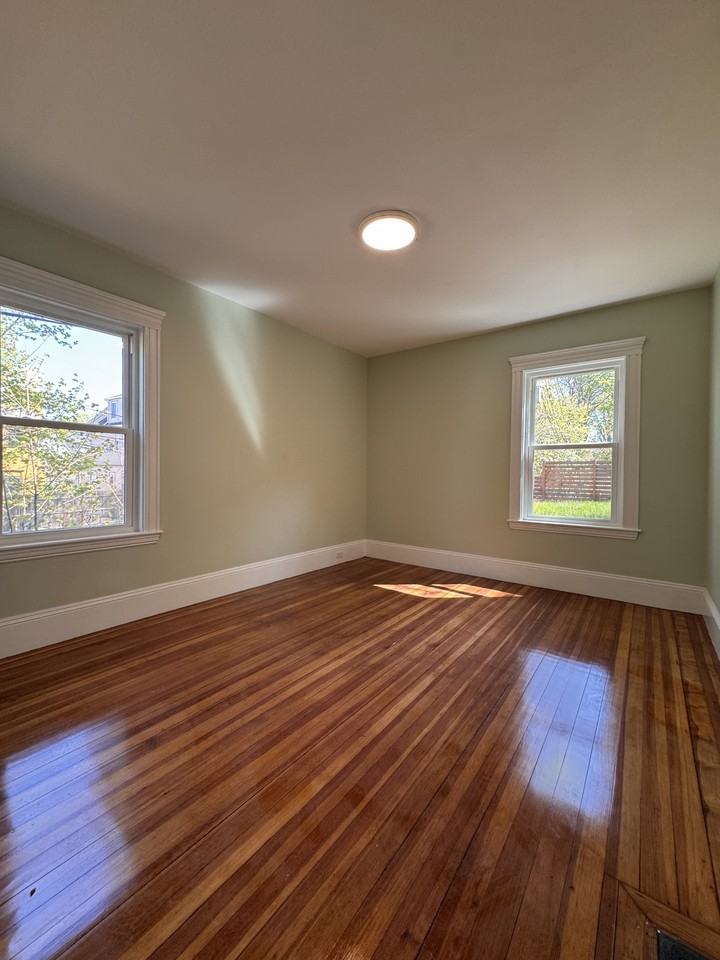 294 Park St - Photo 4 of 7