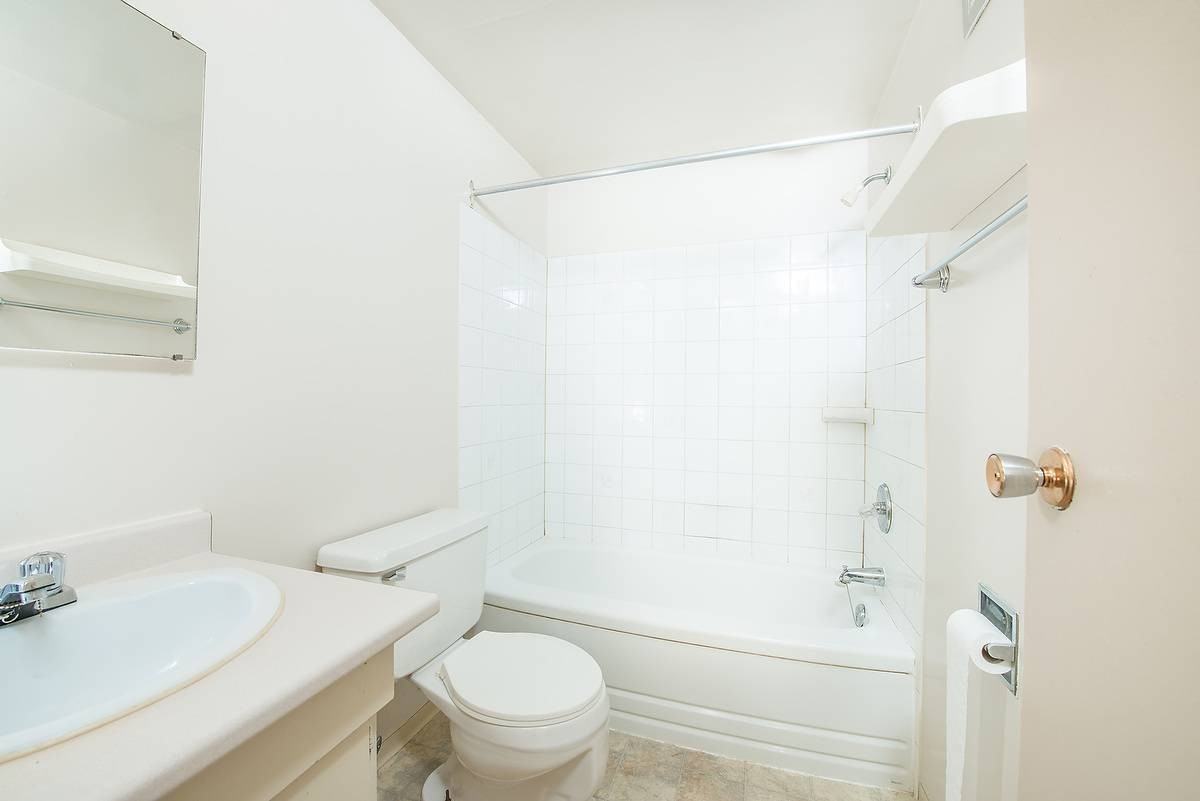 Emerald Court - Photo 2 of 11