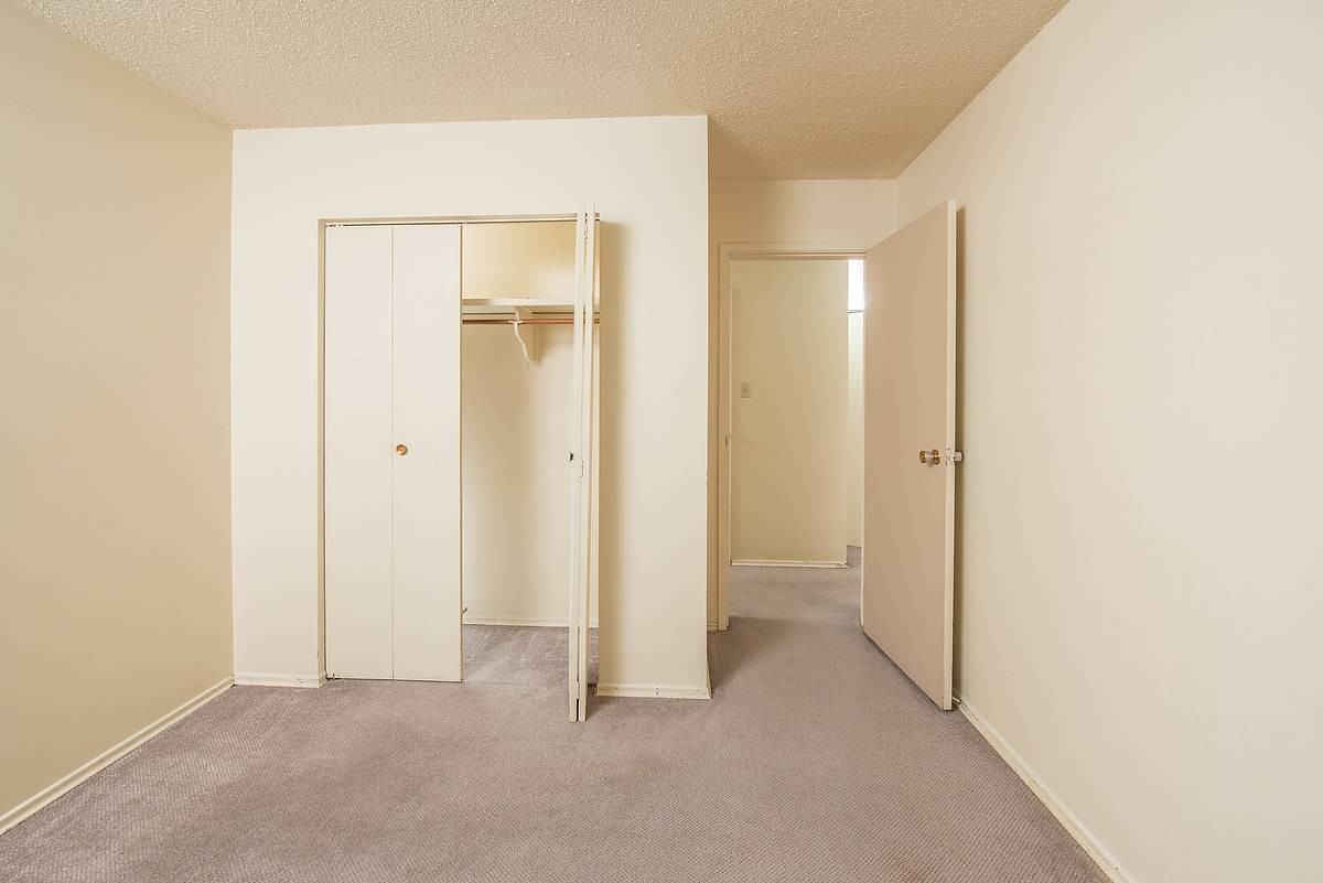 Emerald Court - Photo 3 of 11