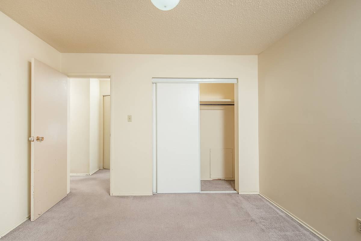 Emerald Court - Photo 4 of 11