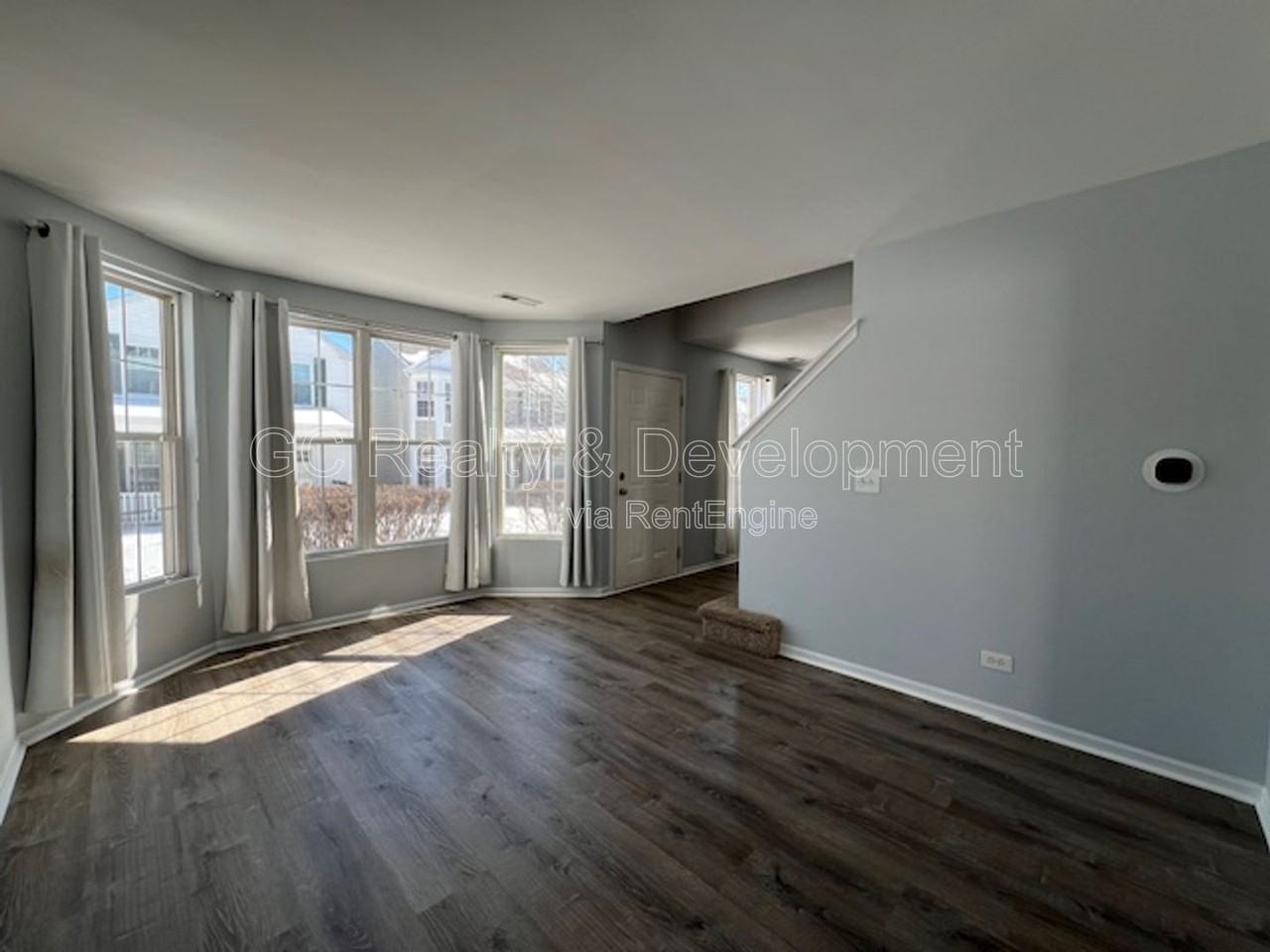 142 Presidential Blvd - Photo 2 of 29