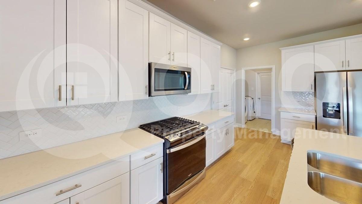 616 Mckinney Ave - Photo 4 of 26