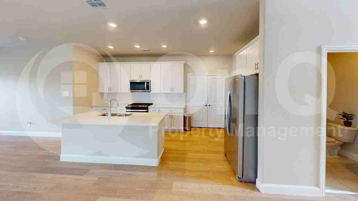 616 Mckinney Ave - Photo 5 of 26