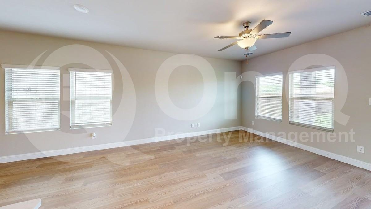 616 Mckinney Ave - Photo 6 of 26