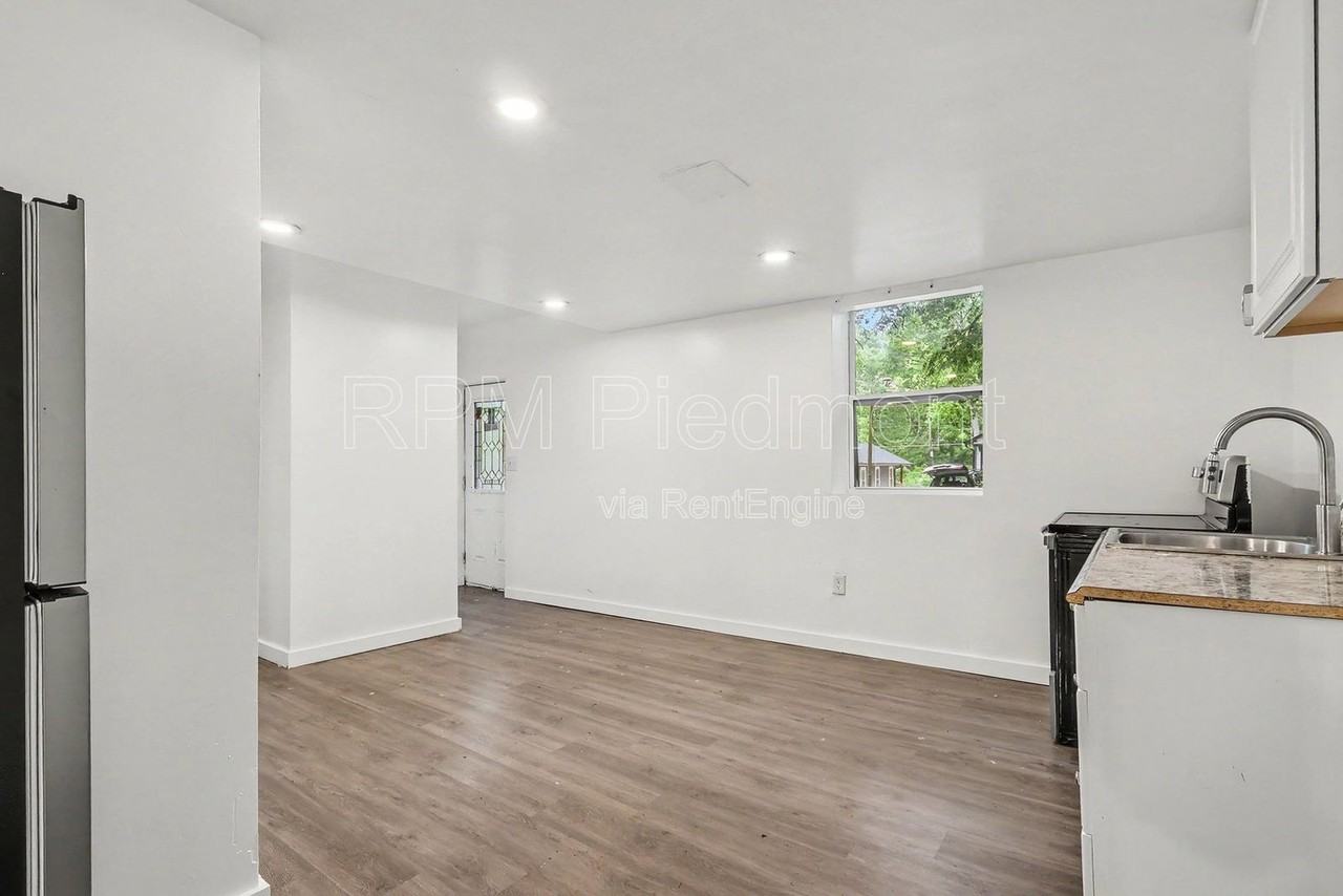 2496 Lester St #A - Photo 2 of 15
