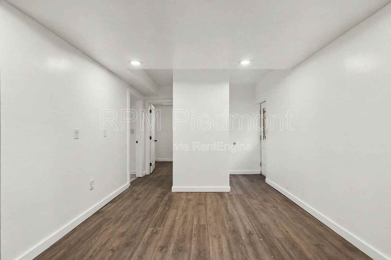 2496 Lester St #A - Photo 3 of 15