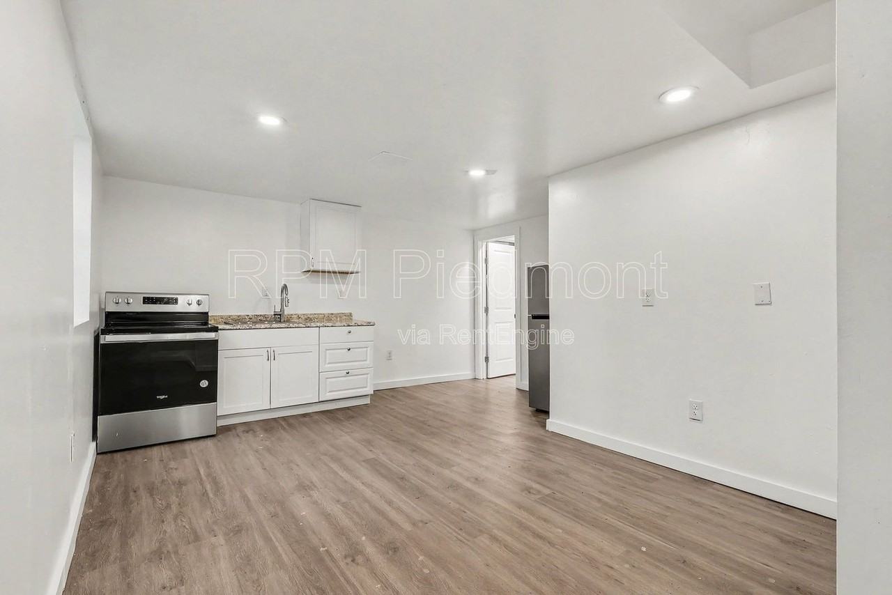 2496 Lester St #A - Photo 4 of 15