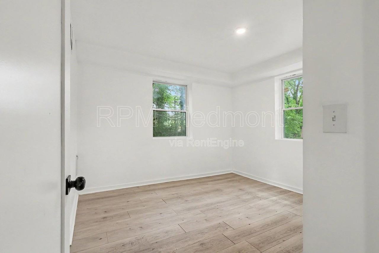2496 Lester St #A - Photo 6 of 15