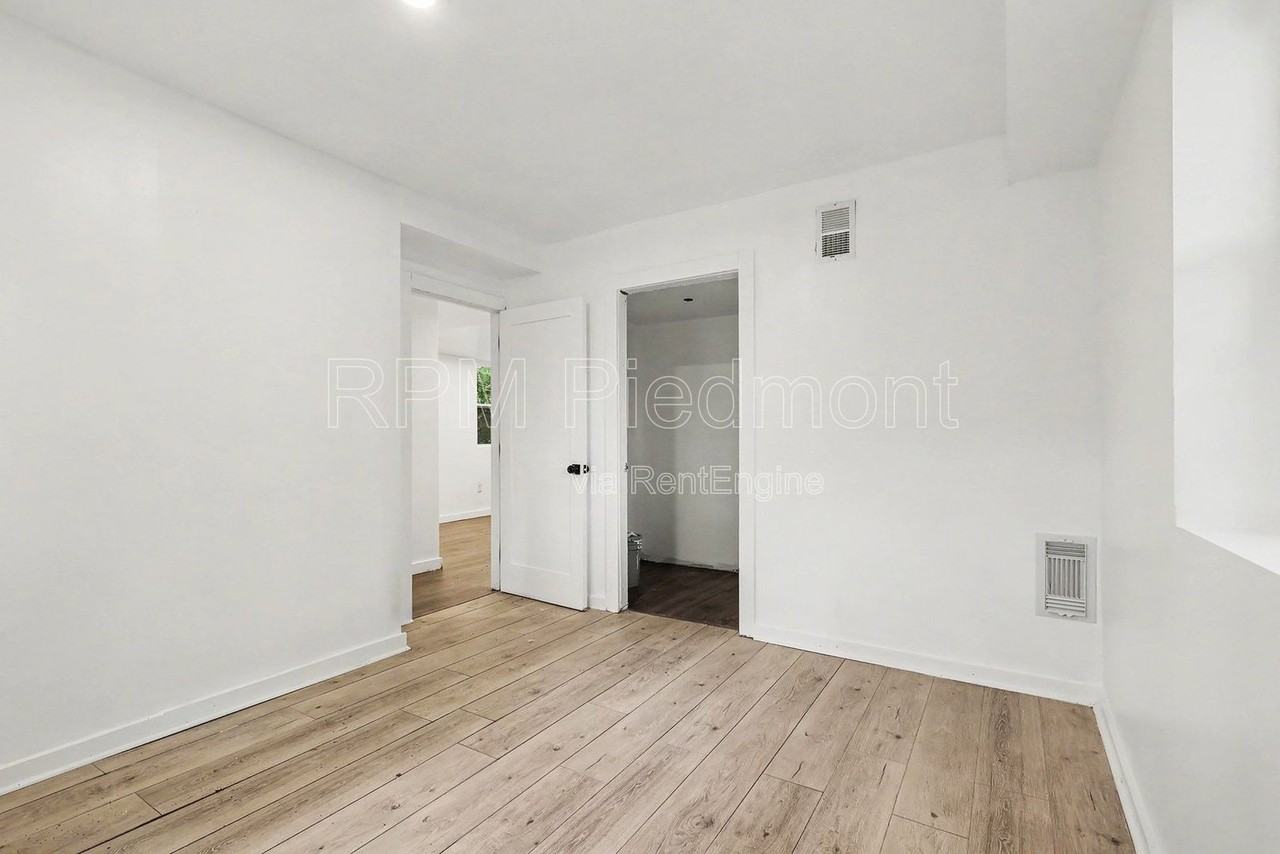 2496 Lester St #A - Photo 7 of 15