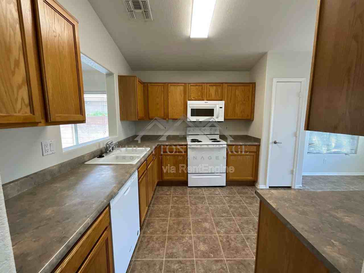 3521 E Juanita Ave - Photo 5 of 32