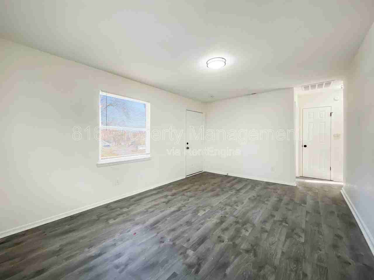 5205 Locust Ave - Photo 2 of 18