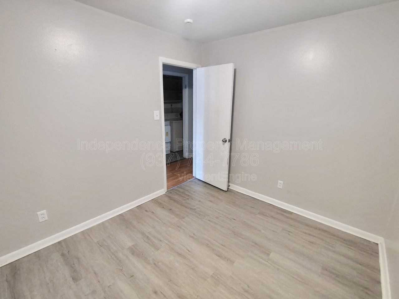 2210 Woodlawn Ave - Photo 6 of 12
