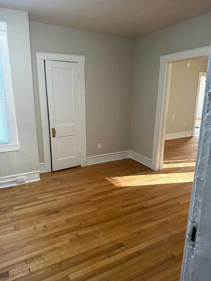 2400 Barton Ave #17 - Photo 5 of 15