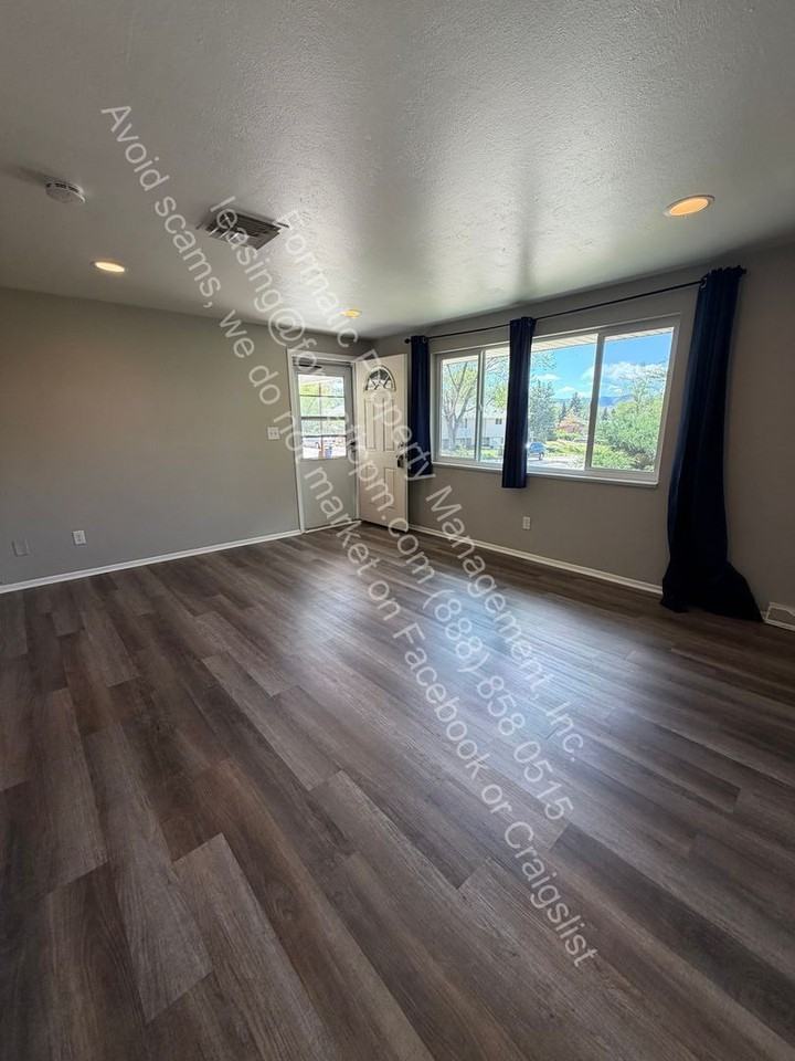 4450 Dover St - Photo 2 of 11