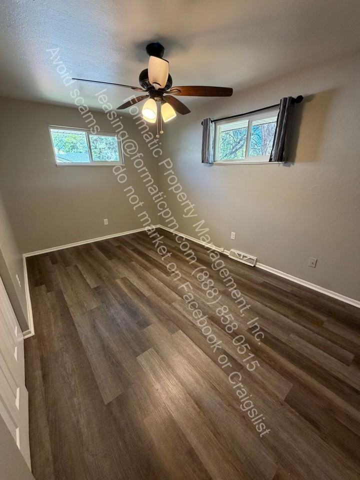 4450 Dover St - Photo 5 of 11