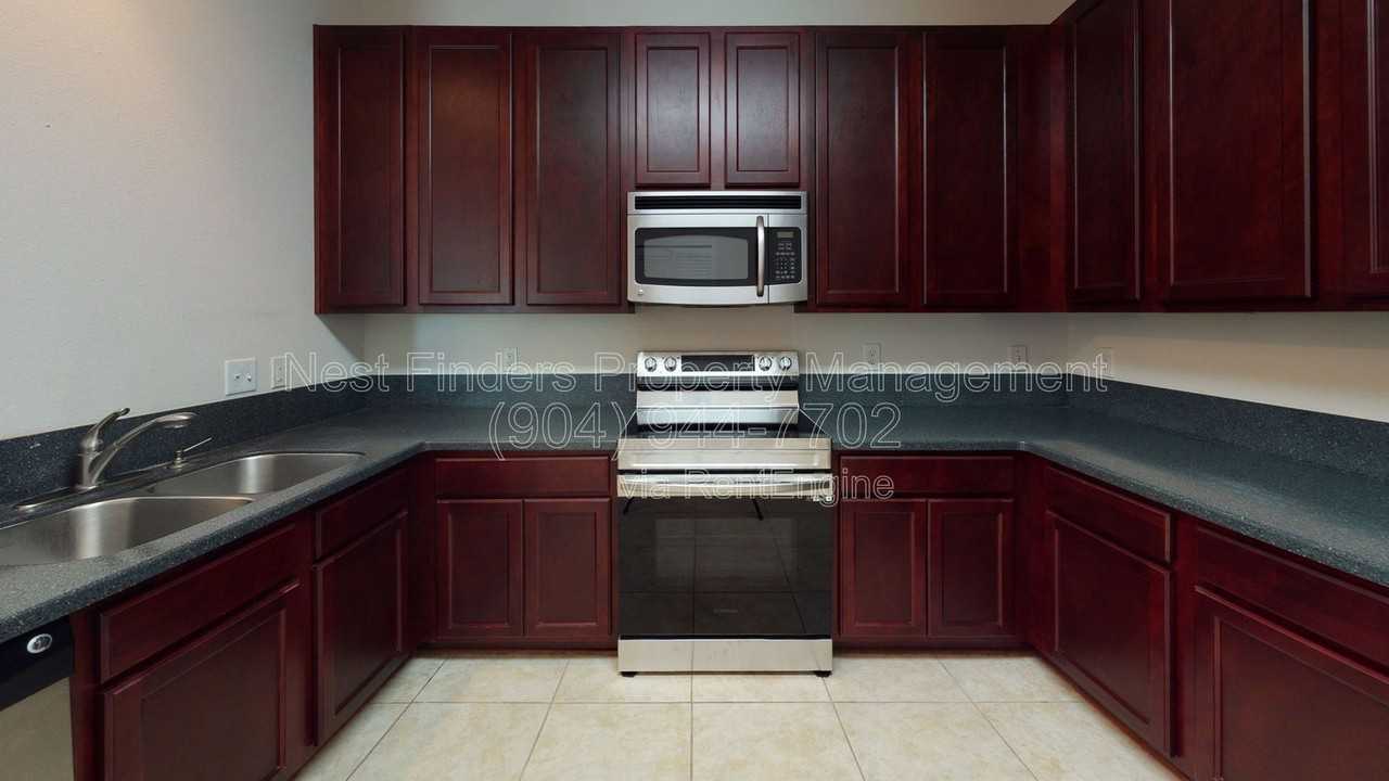 8201 Green Parrot Rd #202 - Photo 5 of 23