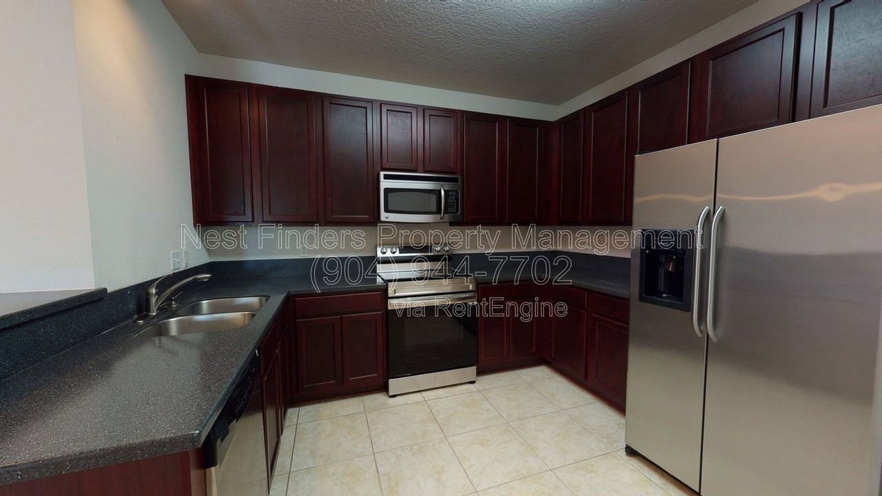 8201 Green Parrot Rd #202 - Photo 6 of 23