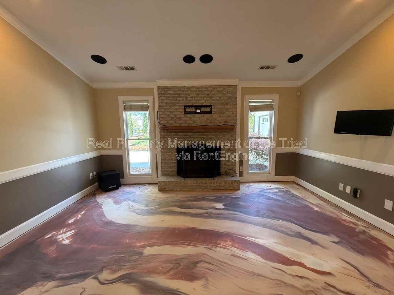916 Spring Hill Ct - Photo 3 of 24