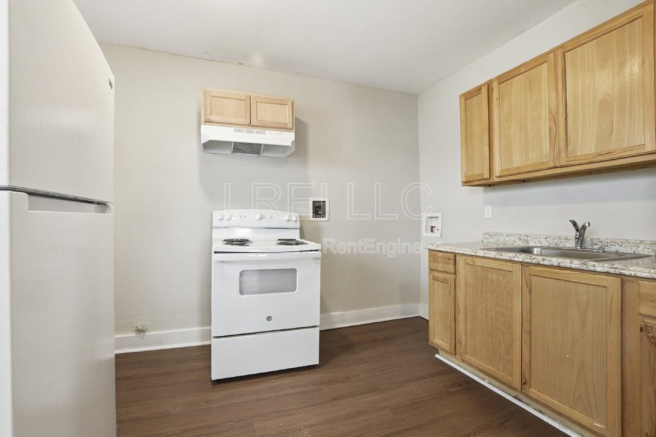 701 Hazel St #3 - Photo 4 of 24