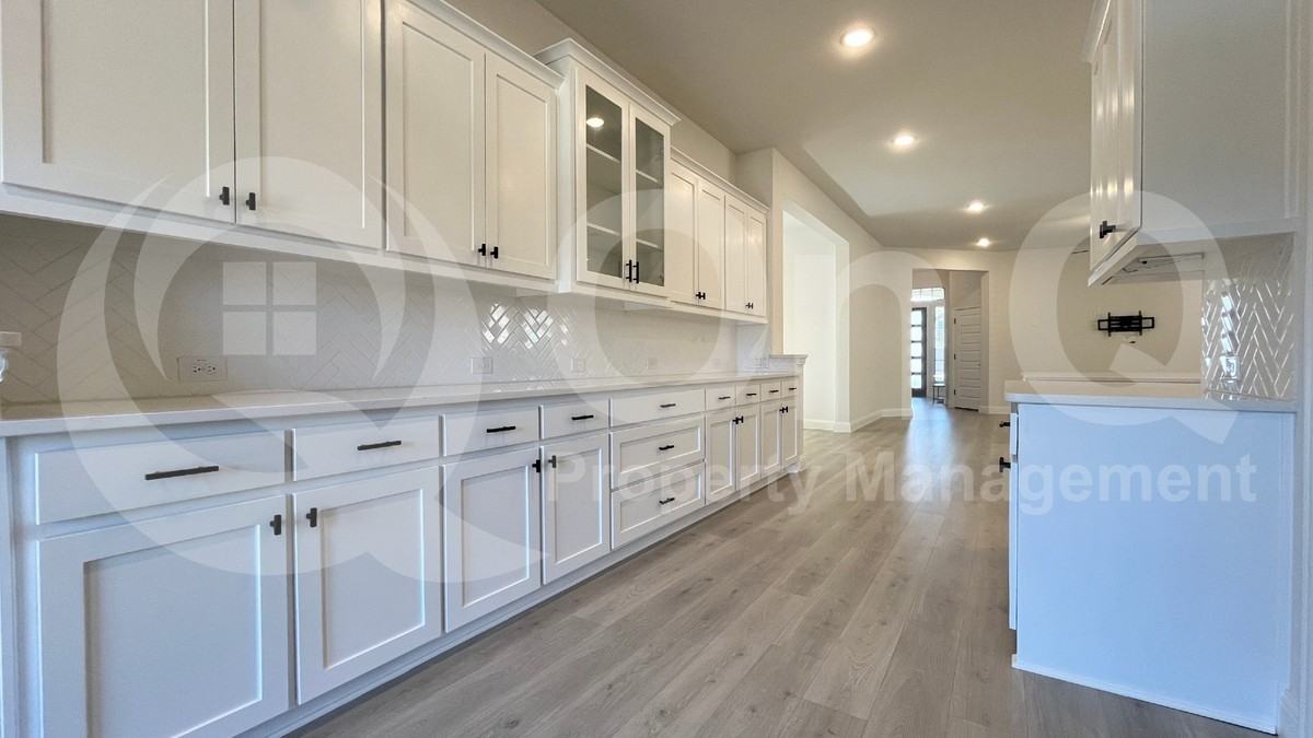 5304 Babcock Rd - Photo 6 of 38