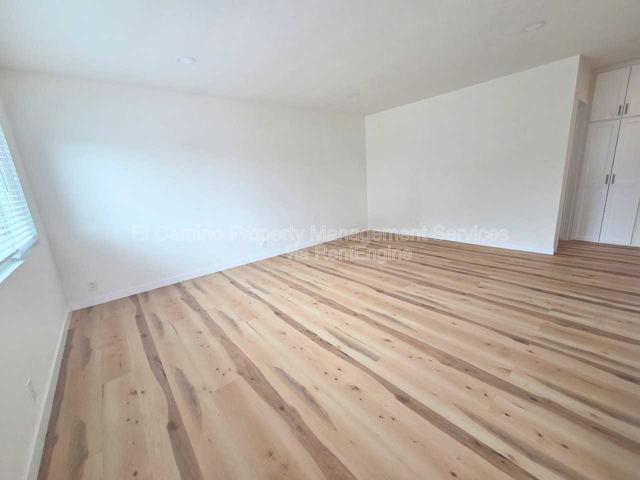 3164 Pine Ave - Photo 5 of 21
