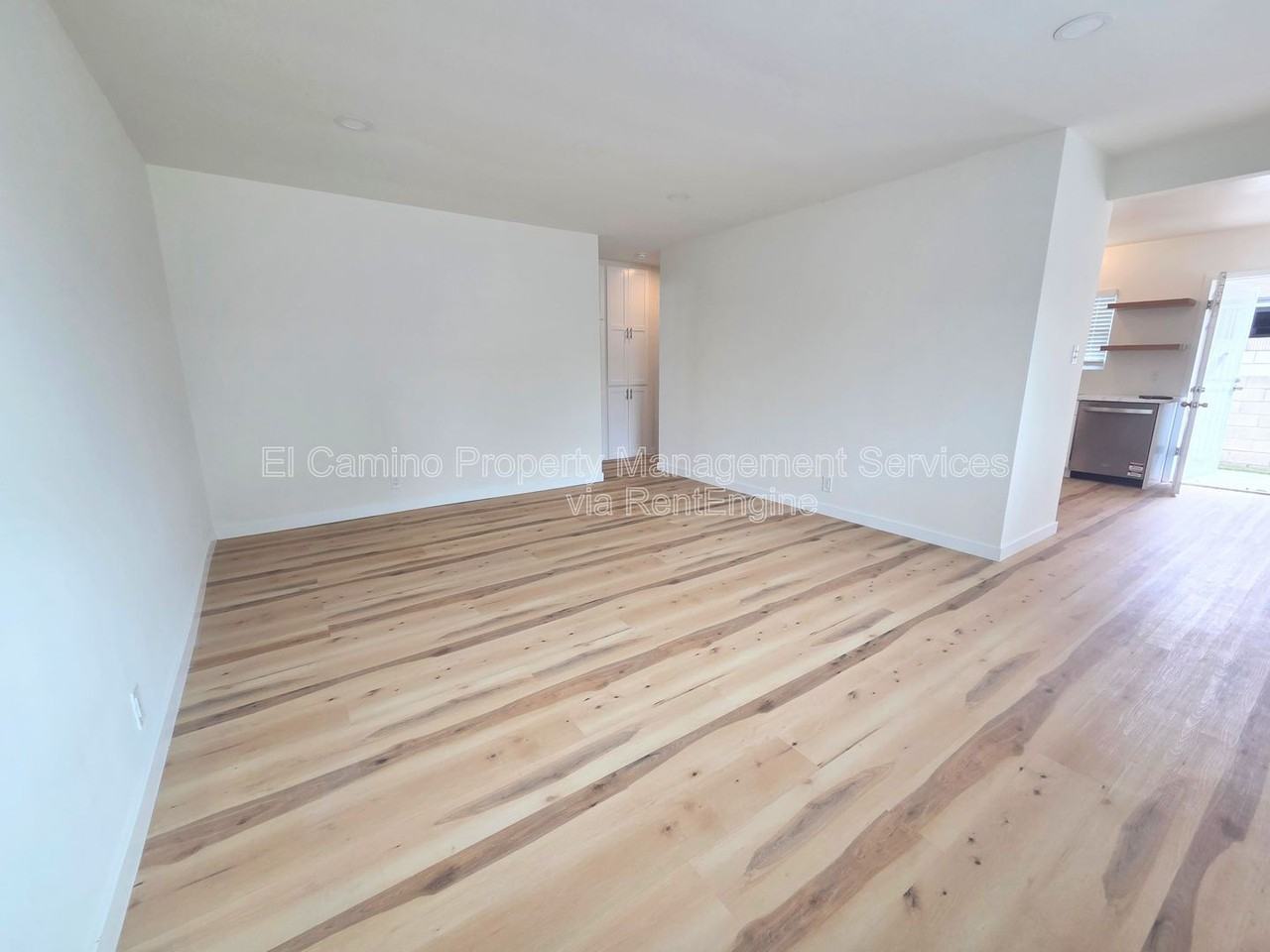 3164 Pine Ave - Photo 6 of 21