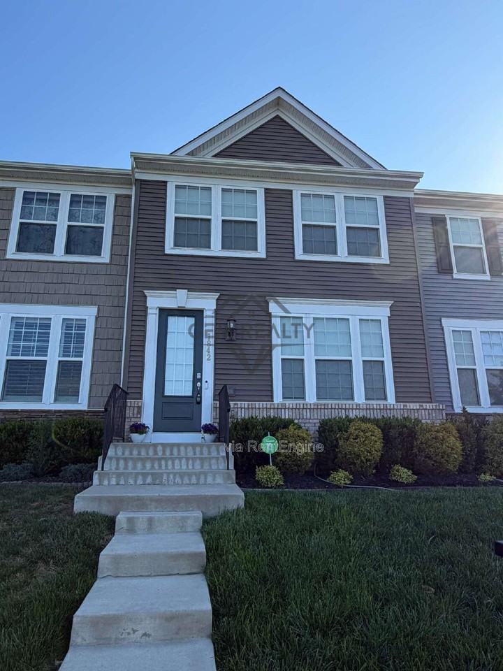 1842 Briscoe Ln - Photo 3 of 5