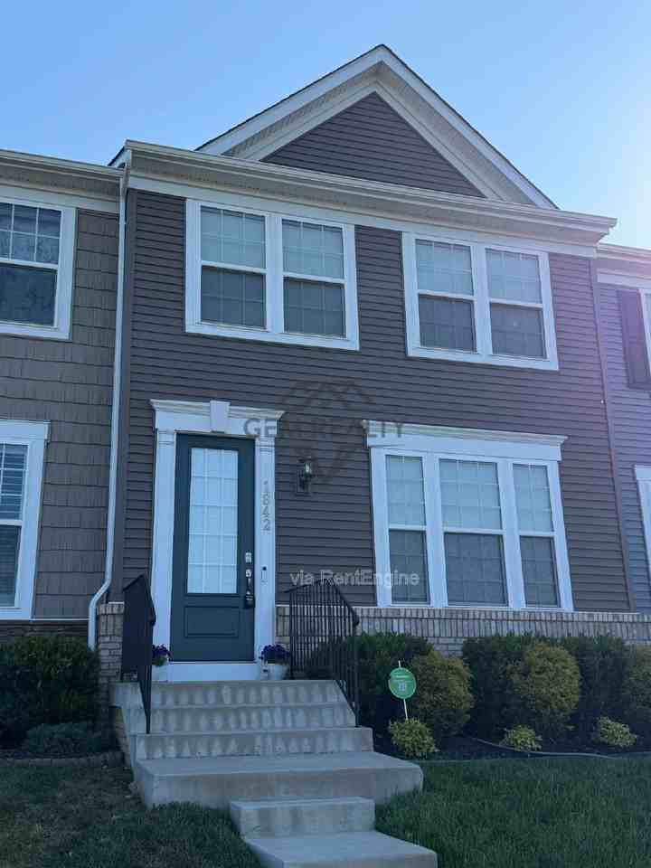 1842 Briscoe Ln - Photo 4 of 5