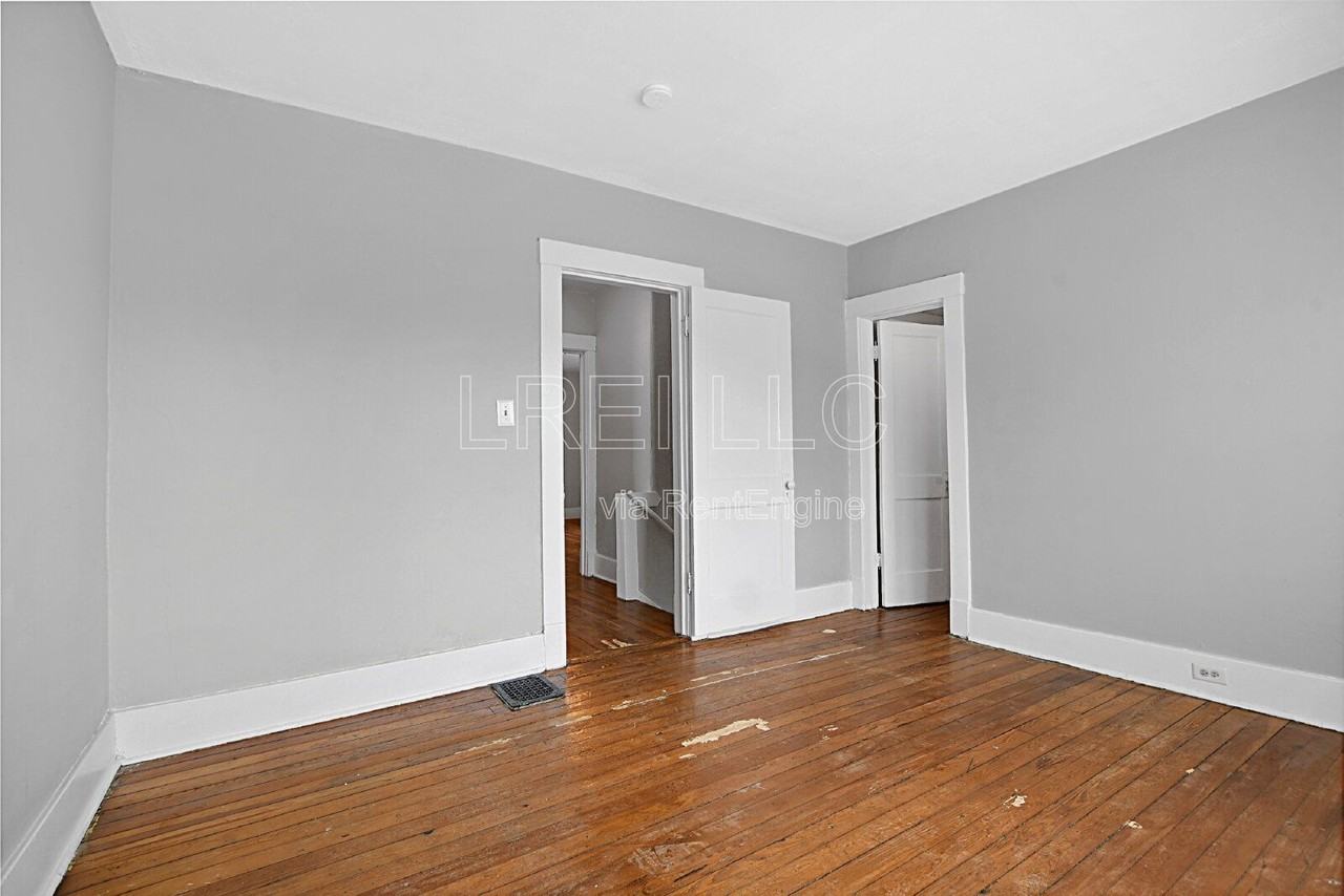 627 S 38th St - Photo 5 of 12