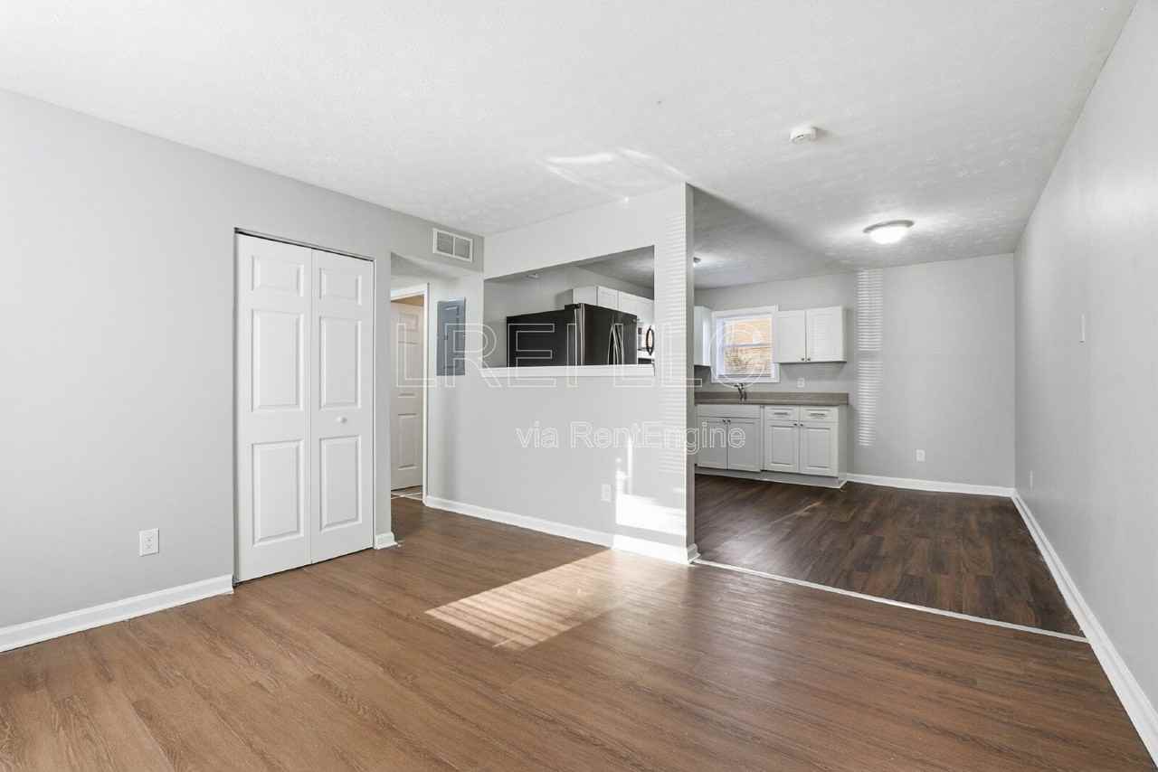 419 Woodcreek Dr #1 - Photo 3 of 12