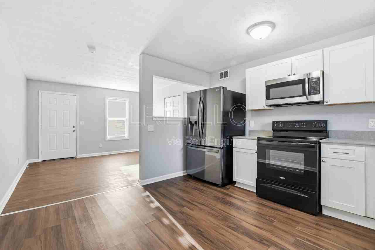 419 Woodcreek Dr #1 - Photo 4 of 12