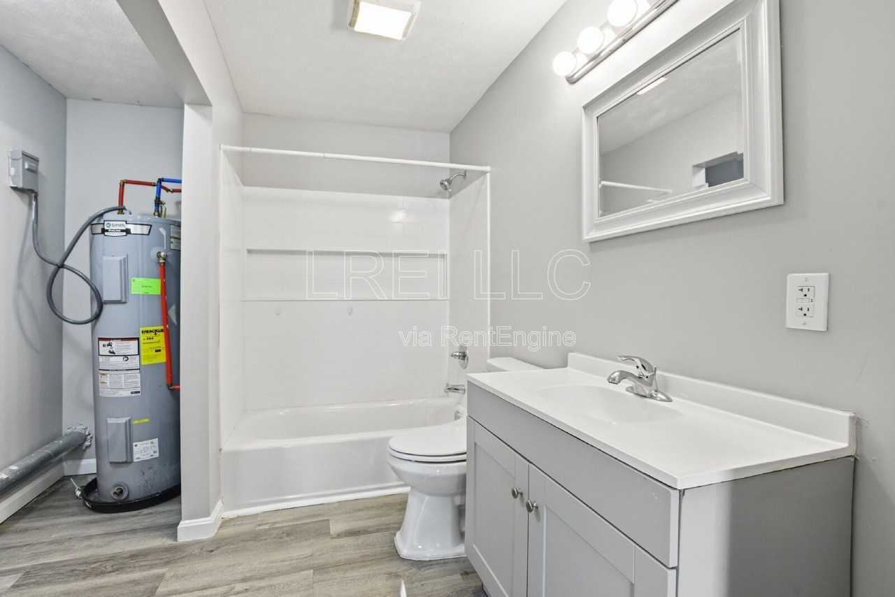 419 Woodcreek Dr #1 - Photo 6 of 12