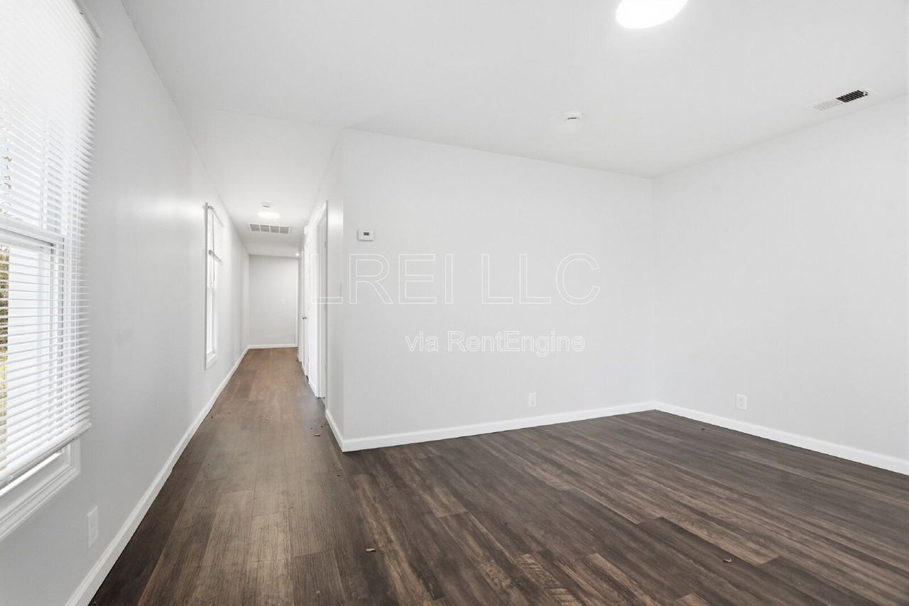1333 S 22nd St - Photo 2 of 12