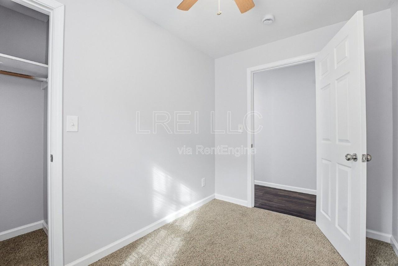 1333 S 22nd St - Photo 3 of 12