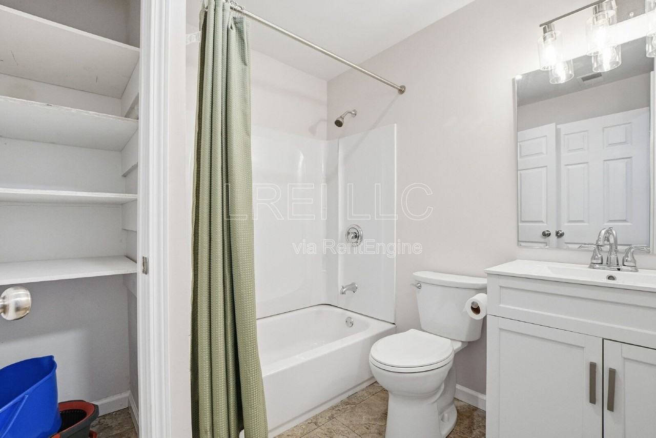 1333 S 22nd St - Photo 6 of 12