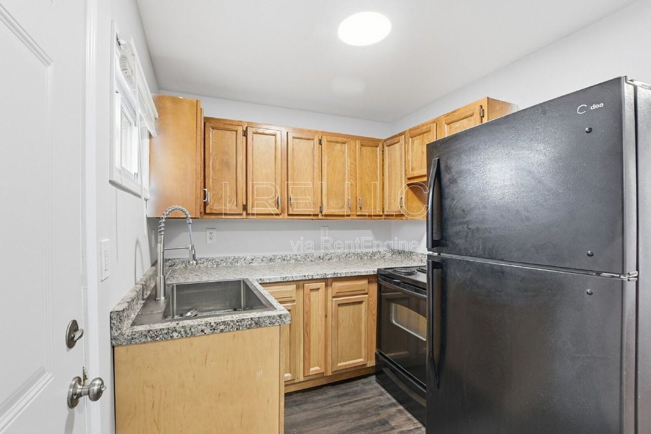 1333 S 22nd St - Photo 7 of 12