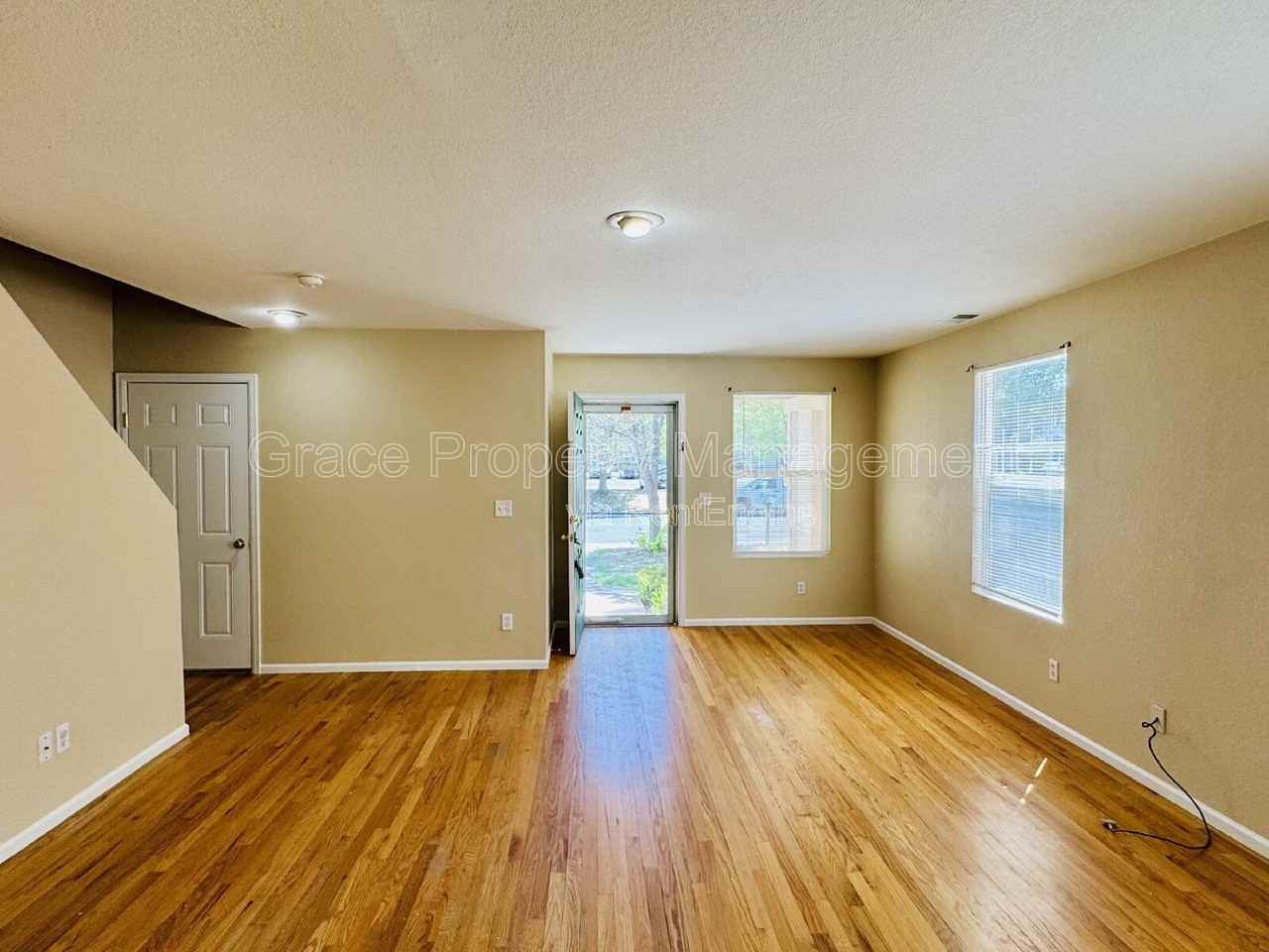717 Mockingbird St - Photo 2 of 17