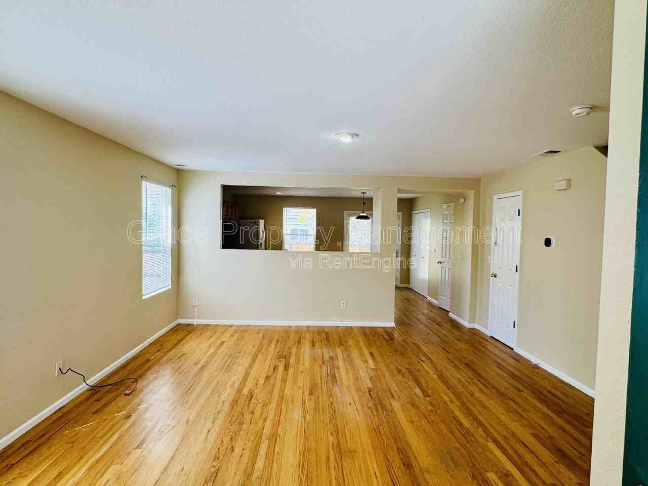 717 Mockingbird St - Photo 3 of 17