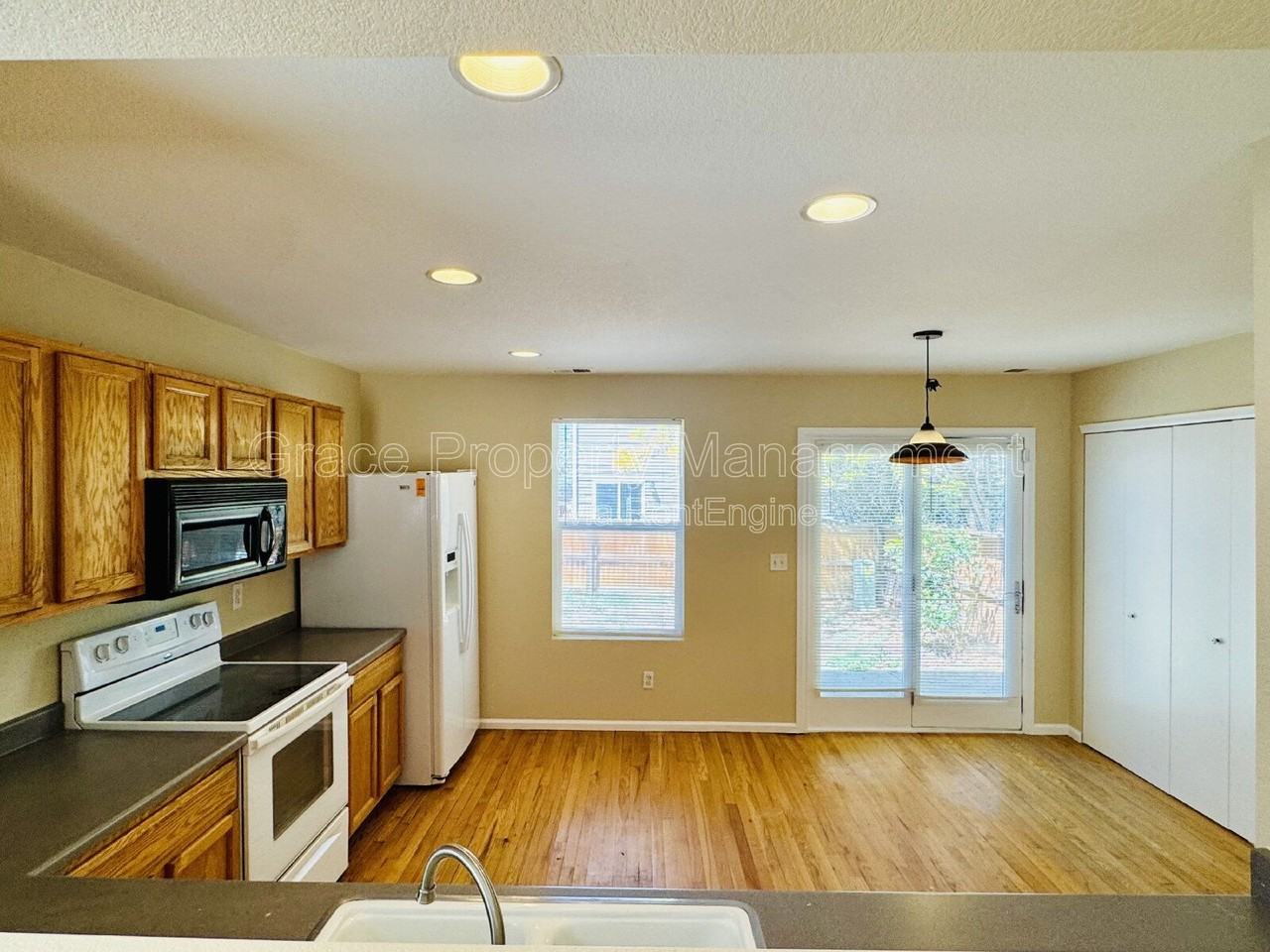 717 Mockingbird St - Photo 4 of 17