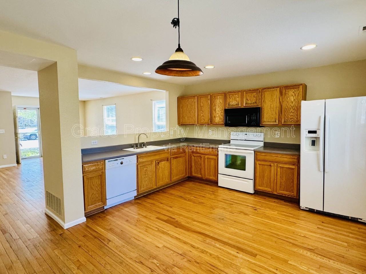 717 Mockingbird St - Photo 5 of 17