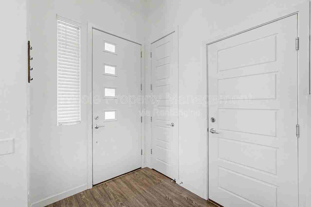 10117 Morrison Rd - Photo 5 of 35