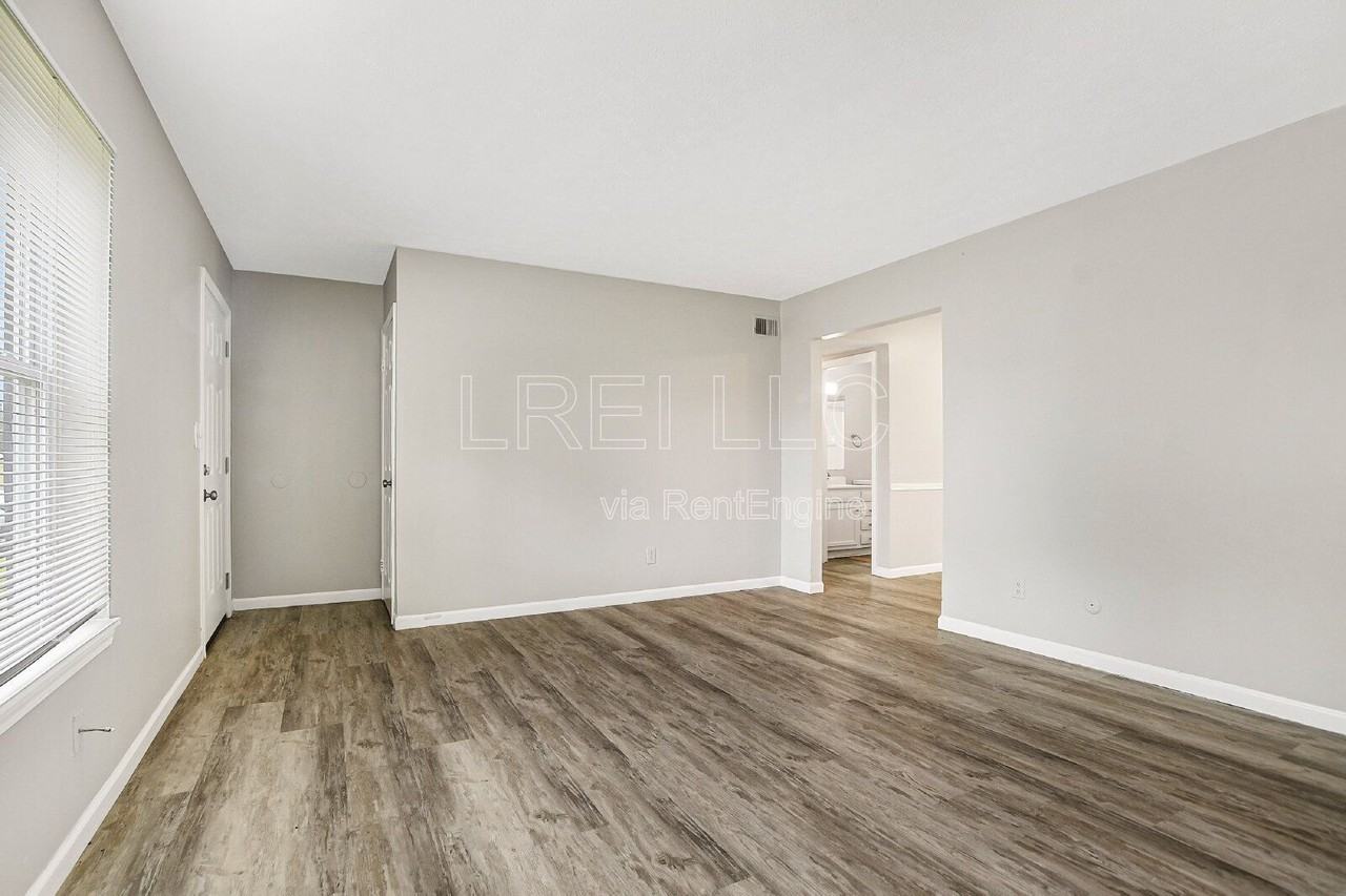 817 Lancelot Ct - Photo 3 of 43