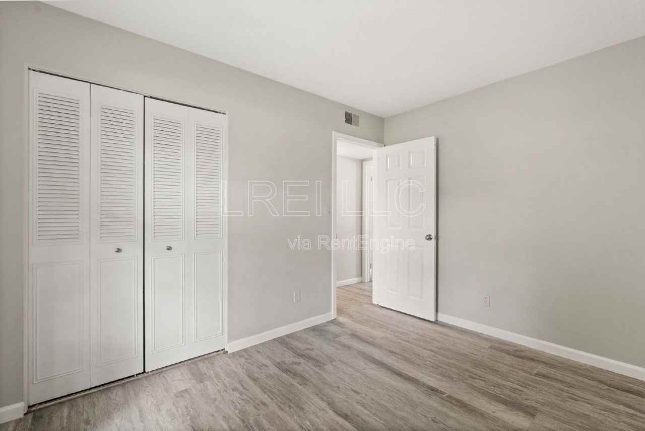 817 Lancelot Ct - Photo 4 of 43
