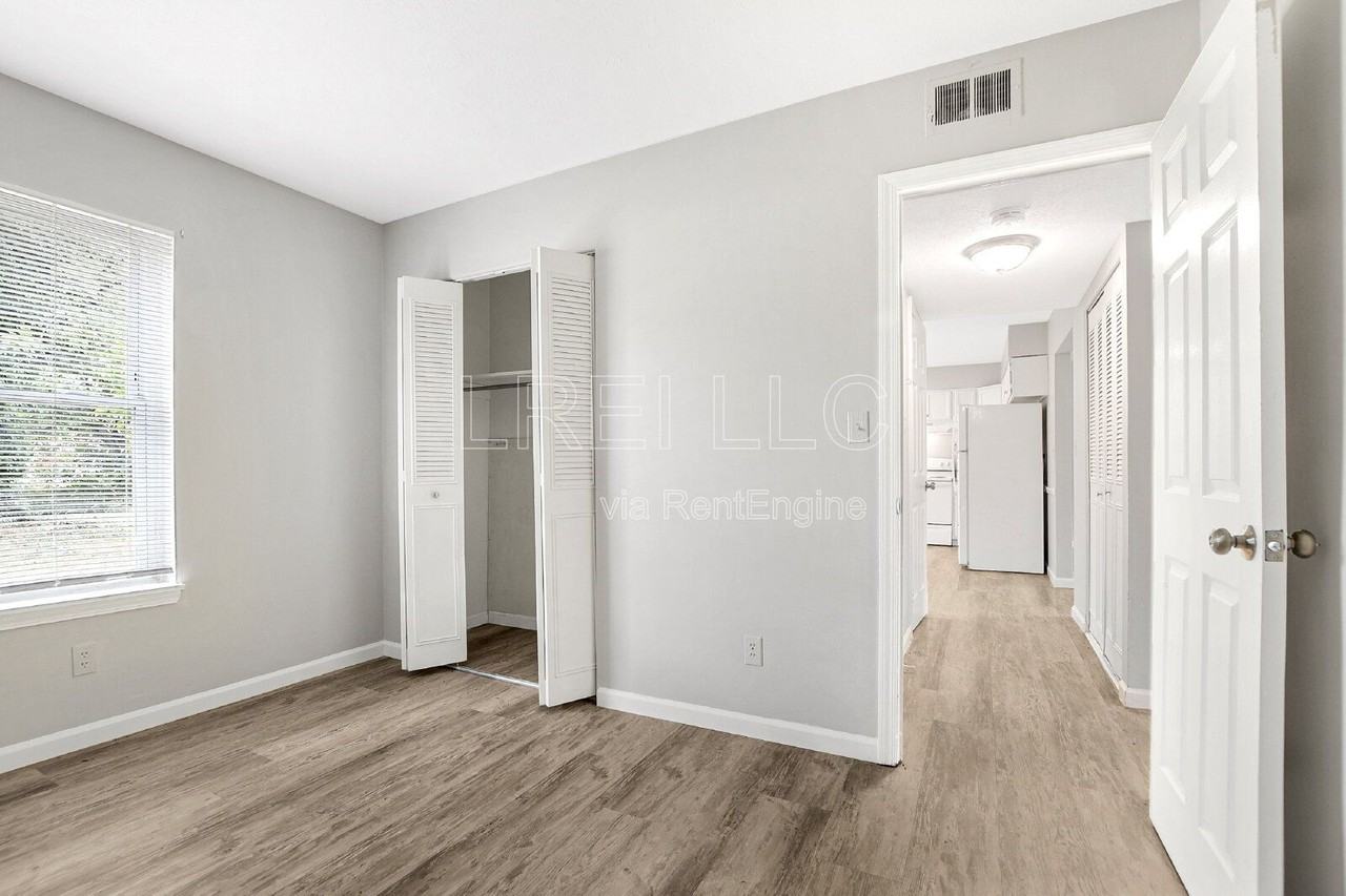 817 Lancelot Ct - Photo 6 of 43