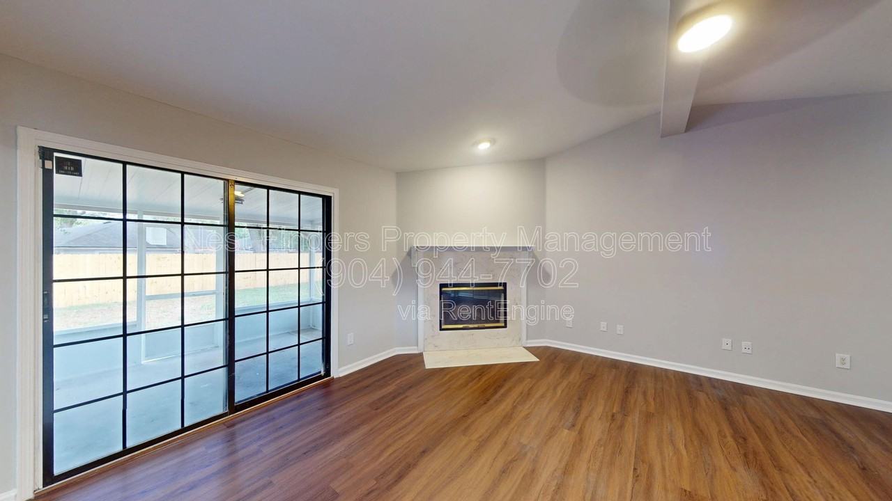 1012 Dorwinion Dr - Photo 4 of 24