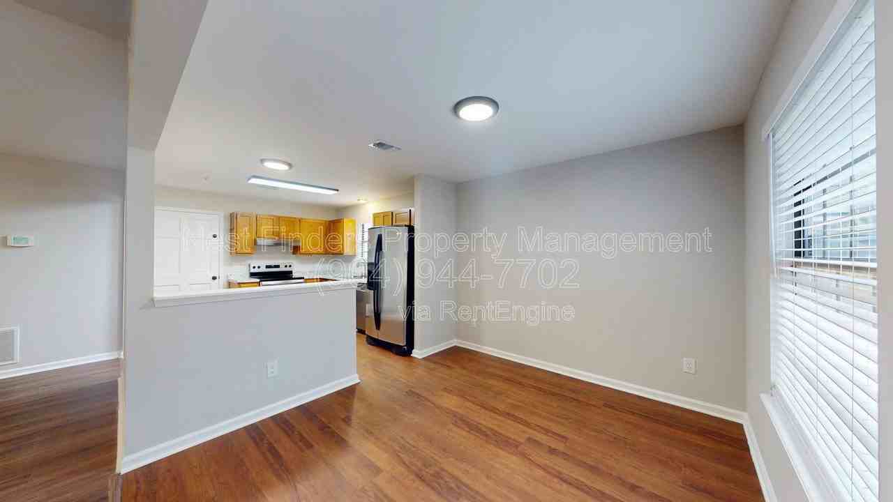 1012 Dorwinion Dr - Photo 5 of 24