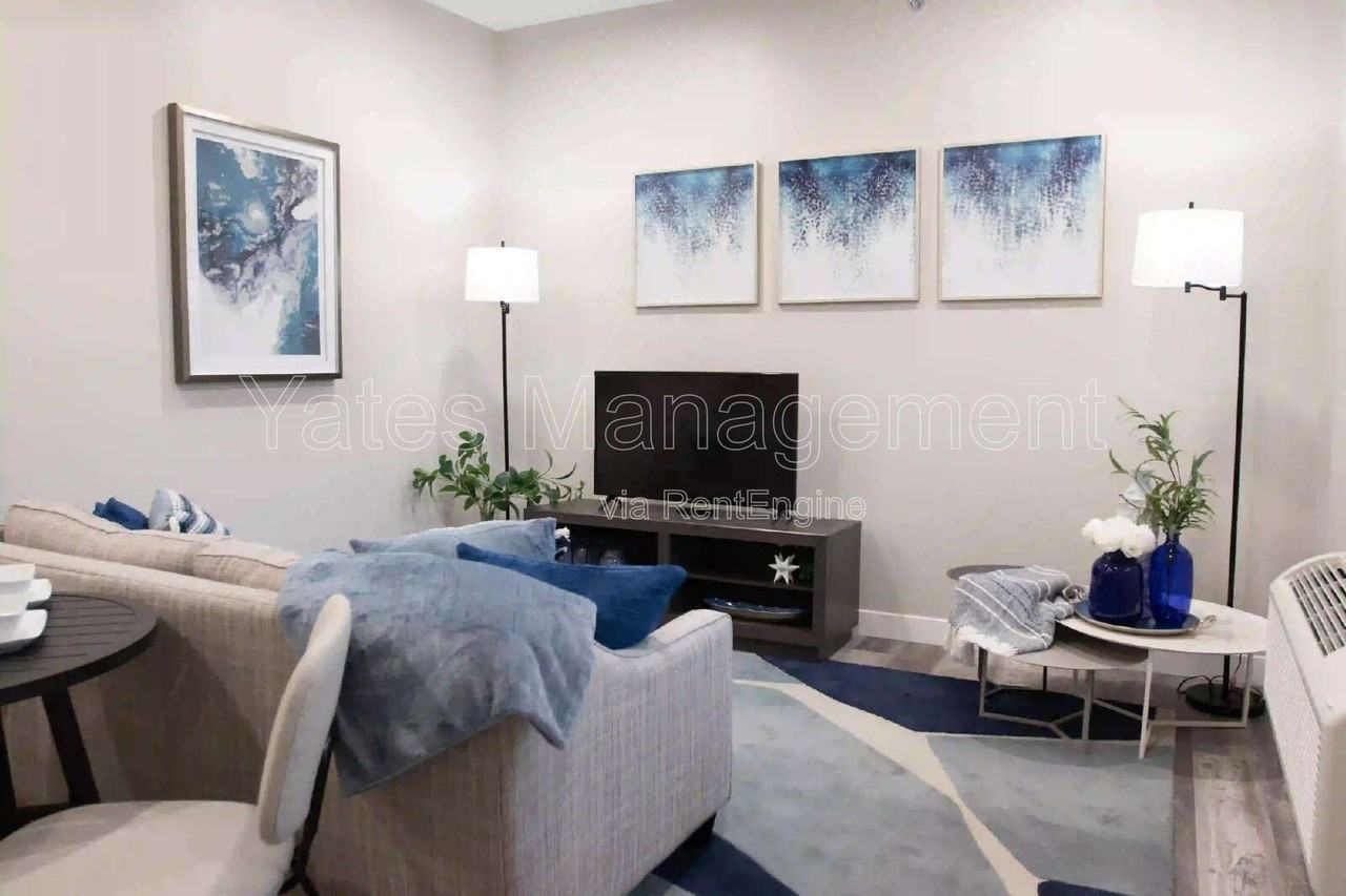 411 W Mcpherson Ave #204 - Photo 2 of 50